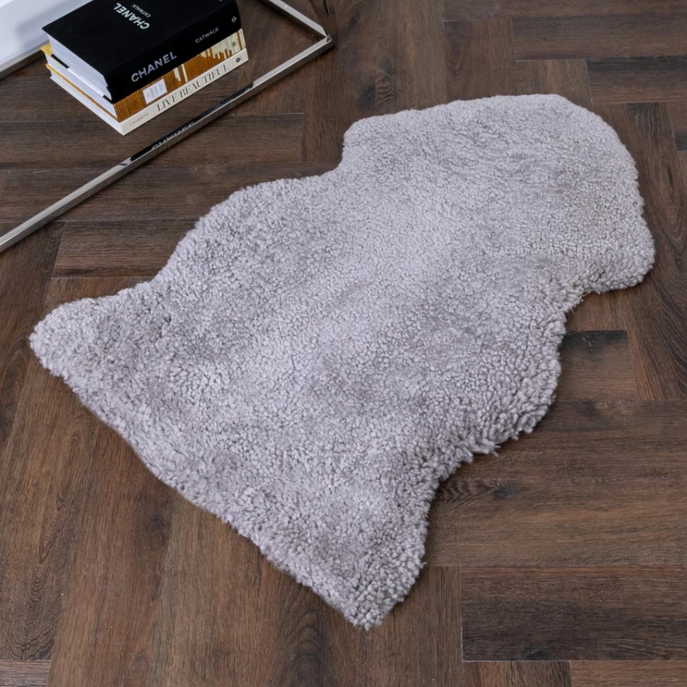 Balfour Short Pile New Zealand Sheepskin Rug in Grey